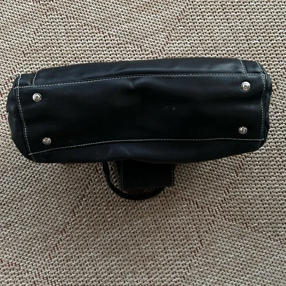 PERLINA Vintage Leather Shoulder Bag - Picture 4 of 9